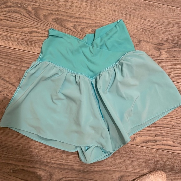 Aerie and butterfly shorts set - Picture 4 of 7